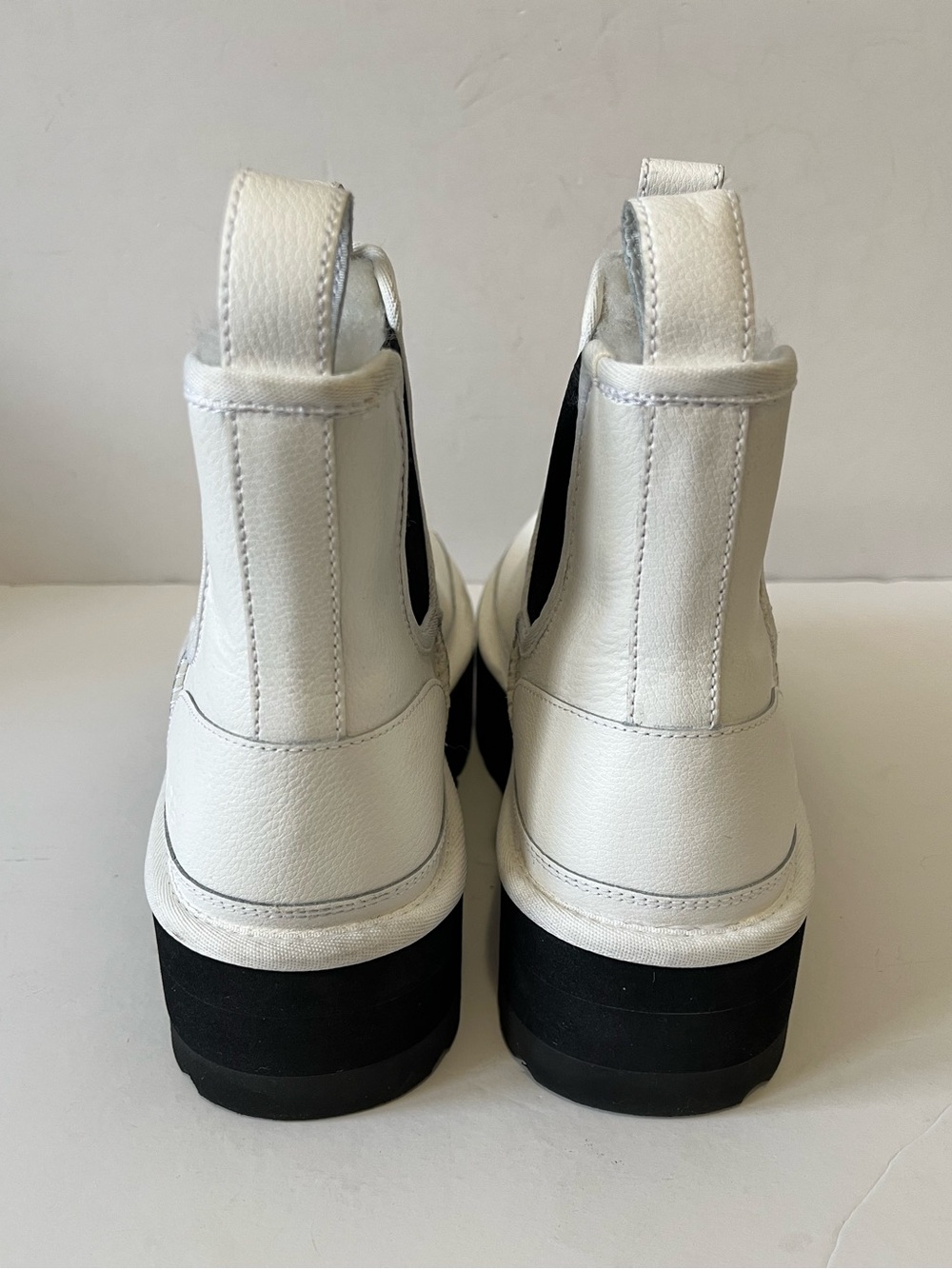 UGG Neumel Women’s White pebbled Platform Chelsea Boots Size 9 - Picture 5 of 13